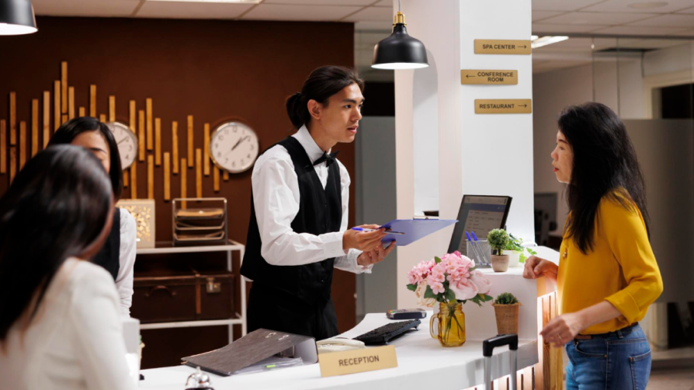 Seamless Guest Experiences: The Role of Technology in Hospitality